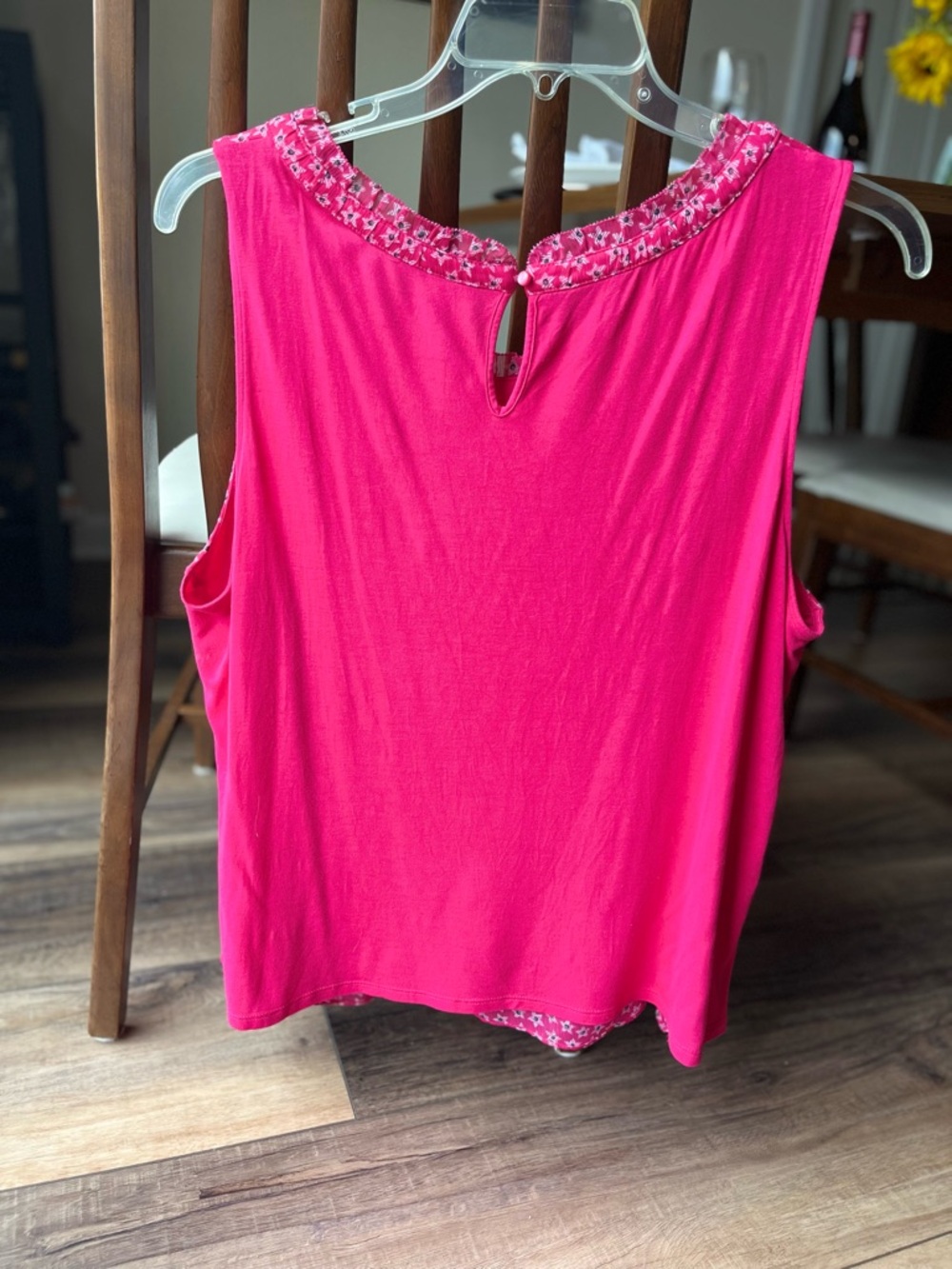 ELLE Fuchsia Star Print Sleeveless Top! Size XXL! Ruffle neckline! - Picture 6 of 9